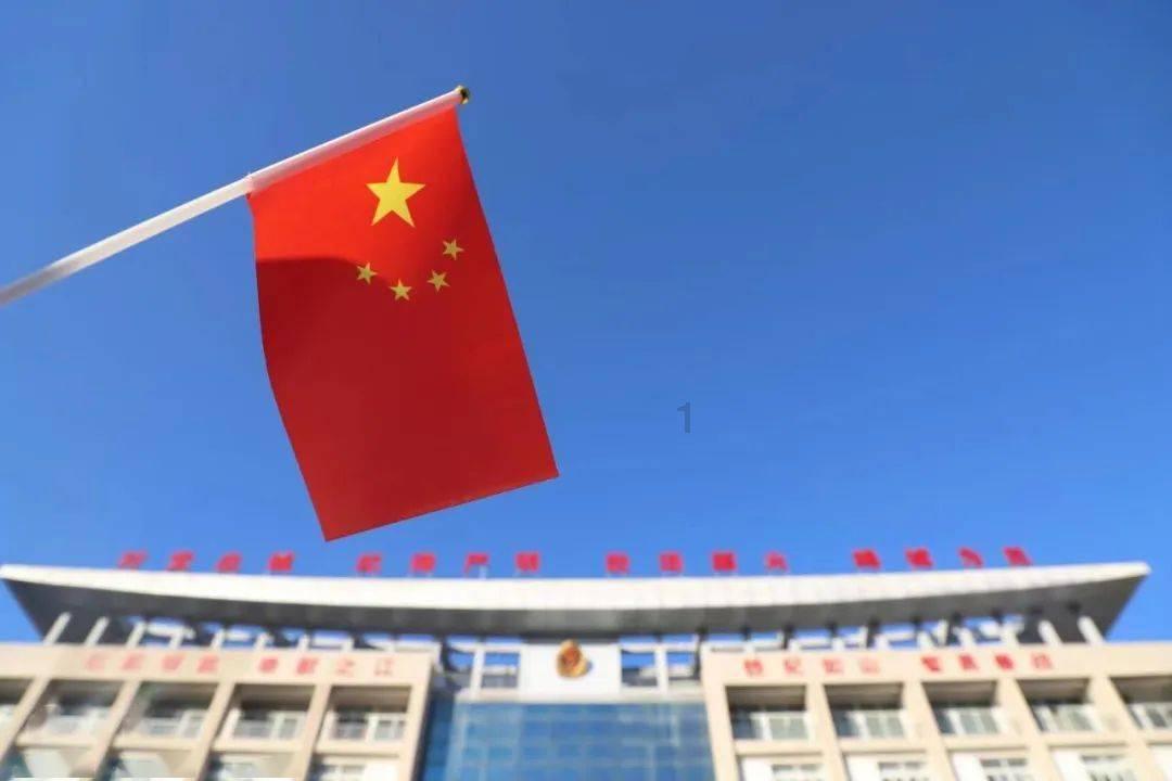 度假的时尚女孩